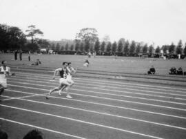 Runners at race