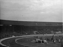 Running track (wide shot)